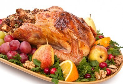 Пълнена печена пуйка ориз, зеленчуци и кисело зеле по традиционна рецепта и безплатна доставка от кулинарна работилница Деличи!