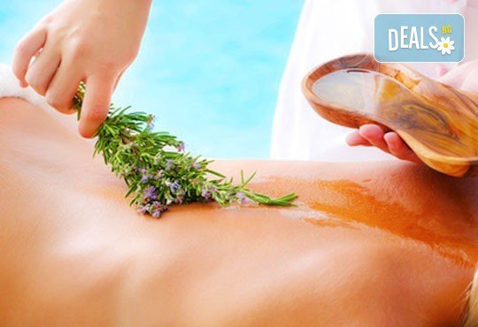 Отпуснете се с 60-минутен класически масаж на цяло тяло със 100% натурални етерични масла в Йога и масажи Айя! - Снимка 1