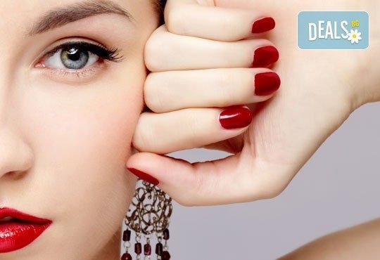 Впечатляващи нокти! Класически маникюр с гел лак Susie Eileen или с Gelish по избор в салон за красота Виктория! - Снимка 1