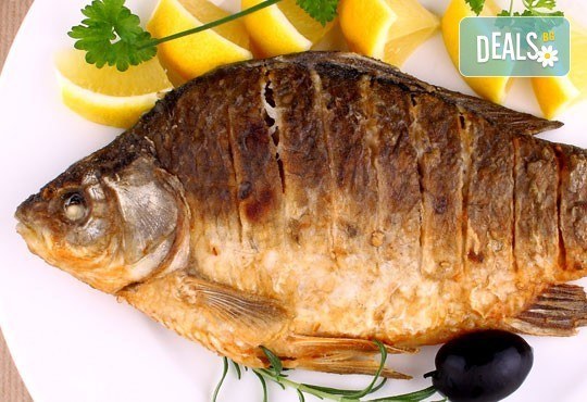 Голям пълнен Шаран по никулденски ТРИ килограма + бутилка бяло/ червено вино и доставка от Кулинарна къща Ники - Снимка 1