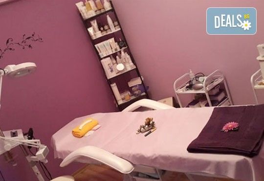 Подстригване, измиване с висок клас продукти, маска според типа коса, стилизиращ продукт и подсушаване в салон Дежа Вю - Снимка 12