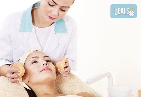 Лифтинг терапия за лице, шия и деколте + терапия с хиалуронова киселина от специалист естетик в Салон Blush Beauty - Снимка 2