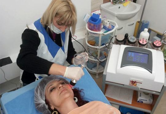 За кожа без несъвършенства! Лечебна терапия против акне с прополис в студио за красота Авангард! - Снимка 3