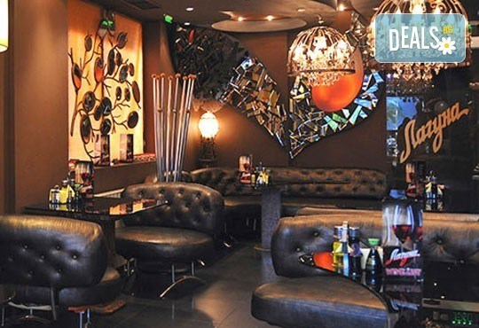 Еклерова торта по избор: с малини, смокини, ягоди или къпини от Виенски салон Лагуна! Предплатете сега 1лв - Снимка 6