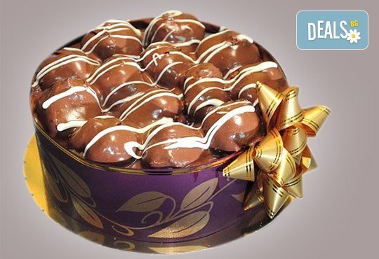 Еклерова торта по избор: с малини, смокини, ягоди или къпини от Виенски салон Лагуна! Предплатете сега 1лв - Снимка 1