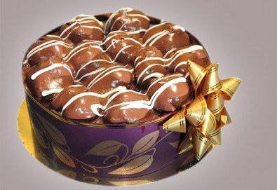 Еклерова торта по избор: с малини, смокини, ягоди или къпини от Виенски салон Лагуна! Предплатете сега 1лв