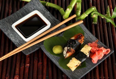 Микс от завладяващи вкусове! Суши сет oт 66 хапки микс футомаки, урамаки, хосомаки и нигири от Касаи Суши