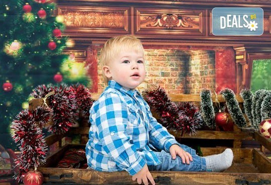 Професионална детска/семейна фотосесия с възможност за Коледна тематика и богат реквизит от Ivan Lambrev Photography - Снимка 1