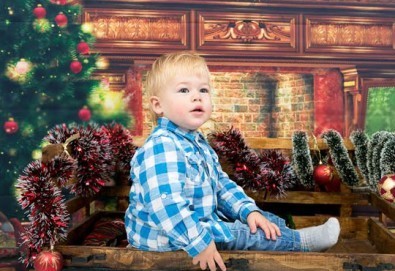 Професионална детска/семейна фотосесия с възможност за Коледна тематика и богат реквизит от Ivan Lambrev Photography