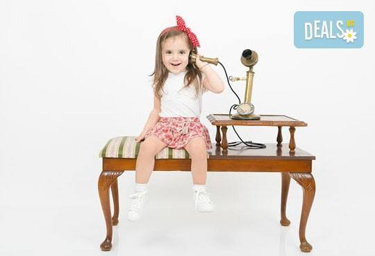 Професионална детска/семейна фотосесия с възможност за Коледна тематика и богат реквизит от Ivan Lambrev Photography - Снимка 4