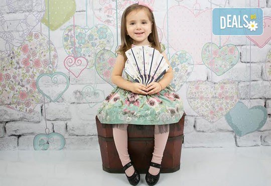 Професионална детска/семейна фотосесия с възможност за Коледна тематика и богат реквизит от Ivan Lambrev Photography - Снимка 10