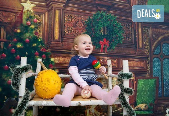 Професионална детска/семейна фотосесия с възможност за Коледна тематика и богат реквизит от Ivan Lambrev Photography - Снимка 7