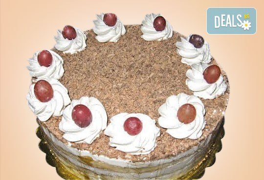 Сладки емоции! Торта Шварцвалд с черешово бренди, сладки череши и белгийски шоколад от Сладкарница Орхидея - Снимка 1