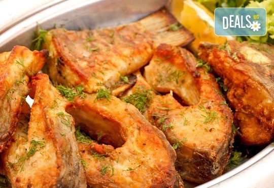 Прясна пържена риба за празниците! Килограм пържен шаран или толстолоб и 900гр. гарнитура от Кулинарна къща Ники - Снимка 1