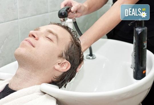 Специална оферта за мъже! Подстригване, измиване, фрикция с флуид, оформяне и стилизиране на прическа в студио Авангард - Снимка 2
