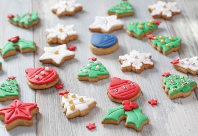 Коледа идва! ЕДИН килограм ръчно декорирани коледни бисквити от сладкарите на Muffin House!