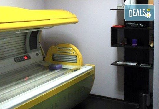 Слънчев загар и през зимата! Карта за 50 минути хоризонтален солариум от Deymos Fitness, Варна - Снимка 3