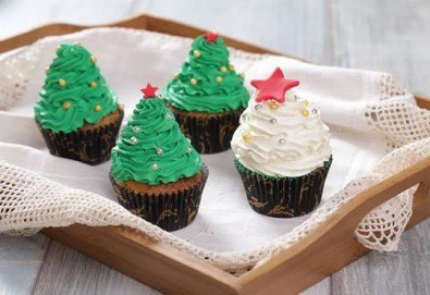 Бутикови мъфини за Коледа! Изберете модел 3D мъфини с апликация, крем елха или с коледна плочка от Muffin House