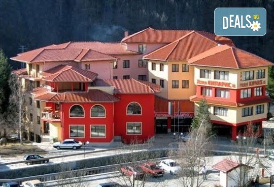 Зимна почивка за двама! 1 нощувка със закуска и вечеря в хотелски комплекс Кипарис Алфа 3*, Смолян - Снимка 14