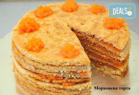 Тиквена или морковена торта с медени платки по избор от Виенски салон Лагуна! Предплати сега 1лв. - Снимка 1