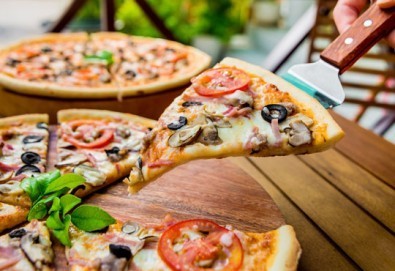 Традиции от Италия! Голяма тънка италианска пица и бонус -10% отстъпка от консумация за цялото меню на място в Club 68