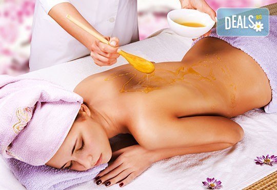 Отървете се от токсините с детоксикиращ масаж на гръб с мед и детоксикация на ходилата в Senses Massage & Recreation! - Снимка 2
