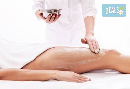 Гладък силует! 1 или 3 процедури антицелулитен масаж с антицелулитен крем и антицелулитен масажор, салон за красота Sassy - Снимка 1