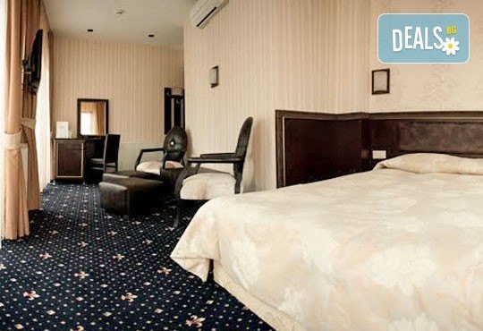 Нова година в хотел-ресторант Виктория, Панагюрище! 2/3 нощувки със закуски, обяд, празнична вечеря и програма! - Снимка 2