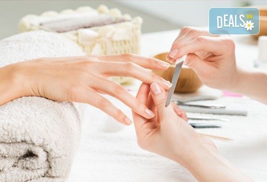 Бъдете изящни и неповторими в празничната нощ с класически маникюр с лак на CND в Studio Diva, Пловдив! - Снимка 2