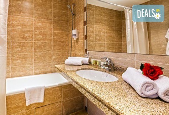 Посрещнете Коледа край Банско! 2 или 3 нощувки със закуски и вечери, ползване на СПА в Terra Complex 4*! - Снимка 4