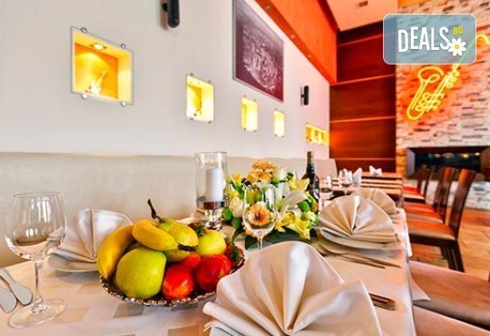 Посрещнете Коледа край Банско! 2 или 3 нощувки със закуски и вечери, ползване на СПА в Terra Complex 4*! - Снимка 8