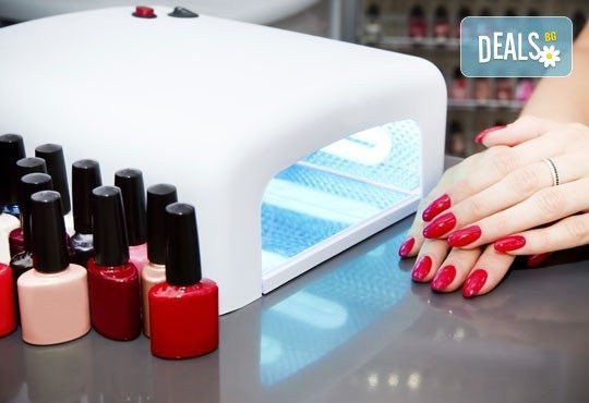 Класически или френски маникюр с Shellac, декорации с щампи или камъни и бонус- безплатно сваляне на гел лак от Royal Beauty Center - Снимка 7