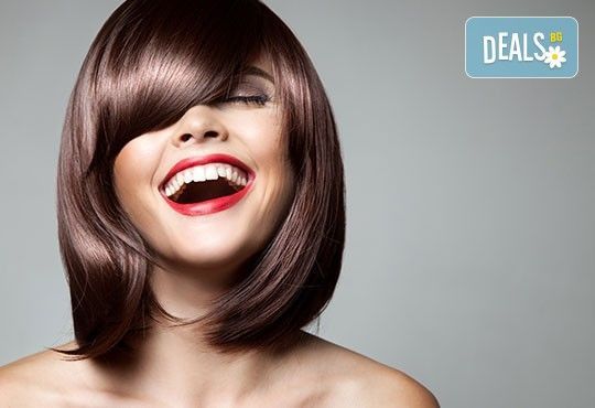 Подстригване, масажно измиване, маска с продукти на Nashi и оформяне със сешоар - прав или букли от Royal Beauty Center - Снимка 4