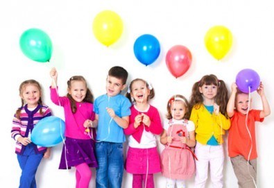 Детски рожден ден с празнична украса, аниматор за децата и храни и напитки в Детски парти клуб Звездички!