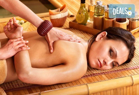Отпуснете се с 60-минутен класически масаж на цяло тяло със 100% натурални етерични масла в Йога и масажи Айя! - Снимка 1
