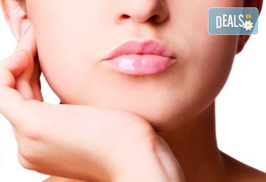 Безболезнена депилация с конец! Оформяне на вежди и почистване на горна устна от Royal Beauty Center! - Снимка 2