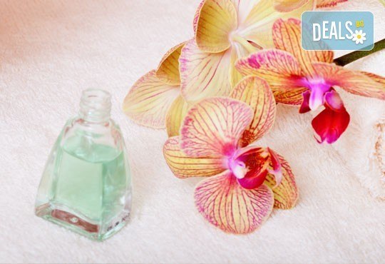 Бъдете стилни с класически маникюр в цвят по избор с лакове Cuccio или O.P.I., студио за красота La Coupe! - Снимка 3