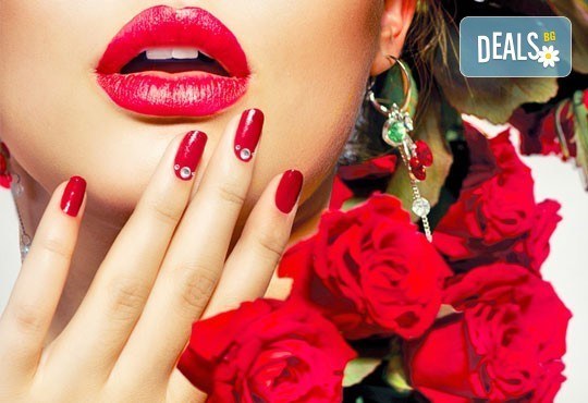 Дълготраен маникюр с гел лак, изящни камъчета на 2 нокъта, безплатно сваляне на стар гел лак, студио за красота La Coupe - Снимка 4