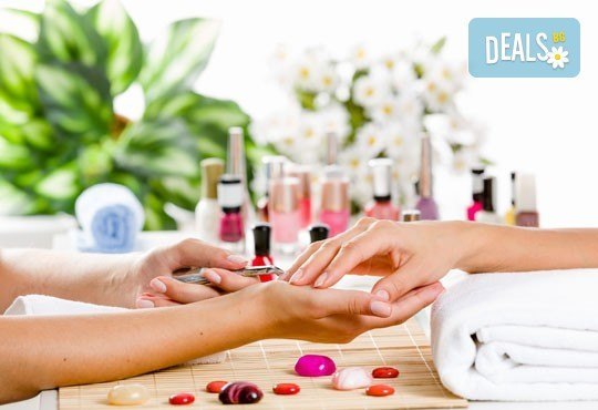 Дълготраен маникюр с гел лак, изящни камъчета на 2 нокъта, безплатно сваляне на стар гел лак, студио за красота La Coupe - Снимка 2