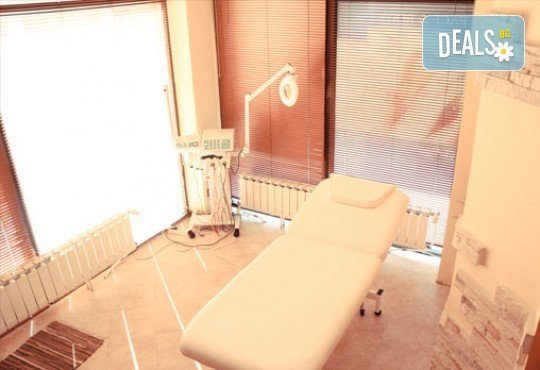 Лечебен масаж при схващания и главоболие и Бонус - масаж с магнезиев гел при болки в мускулите в център Холистик Спа - Снимка 5