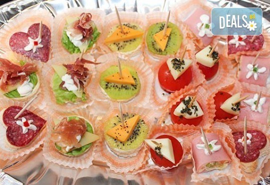 Вкусно предложение! 25 коктейлни хапки по избор и бонус 50% отстъпка от сладките изкушения на Мечо Фууд Кетъринг! - Снимка 8