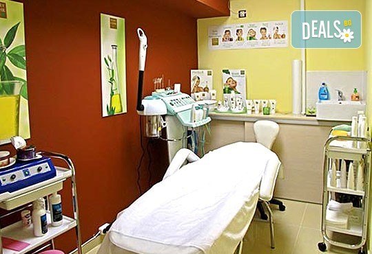 Отпуснете се с класически, лечебен или релаксиращ масаж на 4 зони или на цяло тяло от студио за красота Долче Вита! - Снимка 6