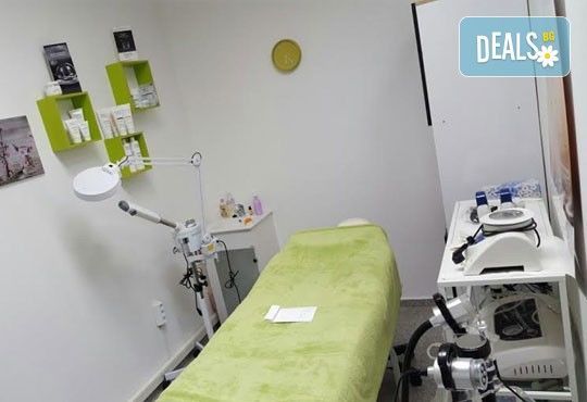 Оформете тялото си с антицелулитна терапия - вакумен масаж, RF и кавитация в салон Nails club в Младост 4! - Снимка 5