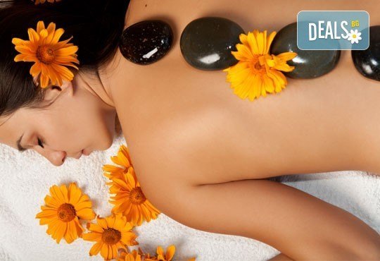 Релаксиращ масаж за тяло с вулканични камъни и подарък - рефлексотерапия на длани, скалп и стъпала в Luxury wellness&Spа - Снимка 2