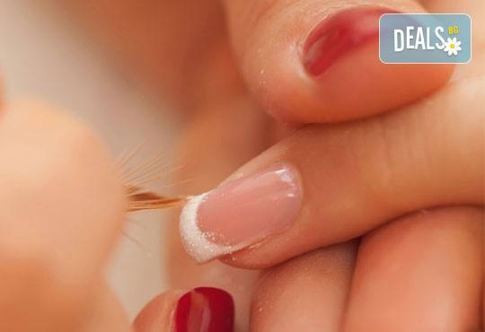 Ноктопластика с удължители, маникюр в цвят по избор с 2 декорации и бонус: поддръжка и отстъпки от салон за красота Роси! - Снимка 4