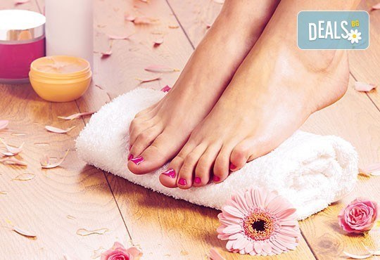 Нежна грижа за краката! Педикюр с O.P.I. + масаж с ароматни крем масла, пилинг и декорации в Салон за красота Swarovski - Снимка 3