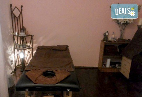 Релаксирайте с 60-минутен лечебен дълбокотъканен масаж на цяло тяло от център Innovative! - Снимка 5