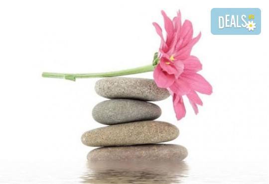 Релаксирайте с 60-минутен лечебен дълбокотъканен масаж на цяло тяло от център Innovative! - Снимка 6