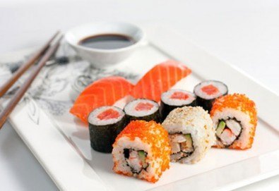Вкусно и екзотично! Вземете суши сет Сьомга с 42 разнообразни хапки от Club Gramophone - Sushi Zone!