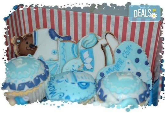 Сет от празнични сладкиши за бебешко парти от сладкарница Пчела - 6 декорирани захарни мъфина и 6 декорирани бисквитки в луксозна подаръчна кутия! - Снимка 1